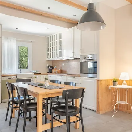 Semesterbostad Stathis *