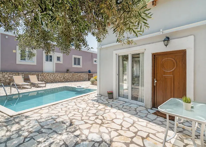 Semesterbostad Stathis Exanthia